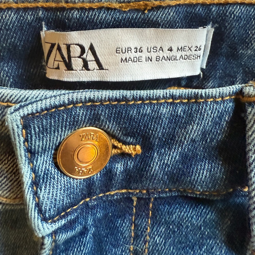 Zara High-Rise Cropped Jeans in Medium Wash / Size 4 - Picture 5 of 5